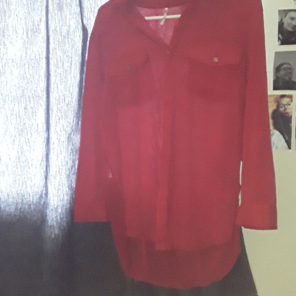 Red shirt - Picture 1 of 1